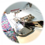 Universaali kahdeksi taittaava kantinkääntäjä, sopii laajalti ompelukoneisiin, #87 Binder on the Bernina 450