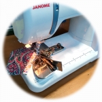 Universaali kahdeksi taittaava kantinkääntäjä, sopii laajalti ompelukoneisiin, #87 binder on the Janome 423S