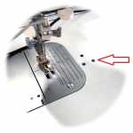 Metalliruuvi lisätarvikkeiten kiinitykseen ø3,5 mm, 8 mm, E19 Monteerimiskruvide asukoht / Mounting screw location Juki TL-98